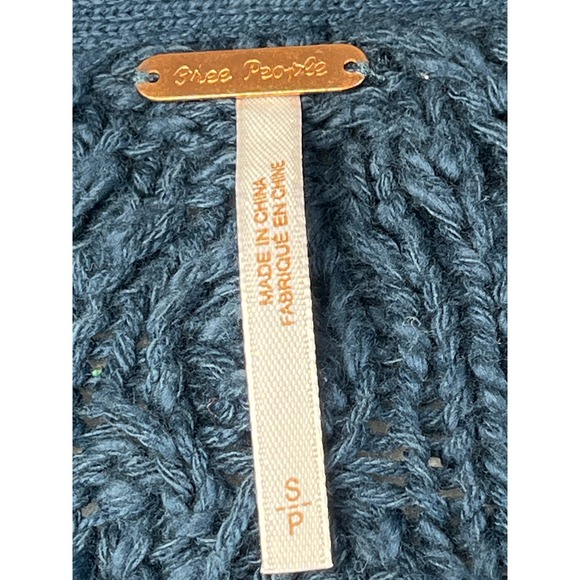 Free People Obsidian Chunky Oversized Cable Knit Button Front Cardigan Size Sm - Picture 8 of 8